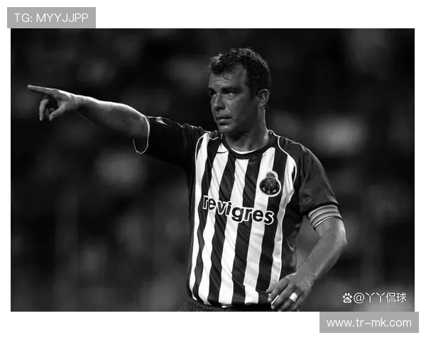 足球历史最佳后卫是谁揭晓足坛防线传奇人物的精彩故事