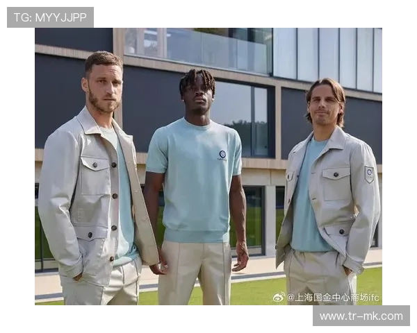 足球巨星街头出镜引热议 时尚搭配与球场形象相得益彰